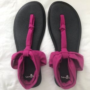 Ladies Sanuk sandals size 7